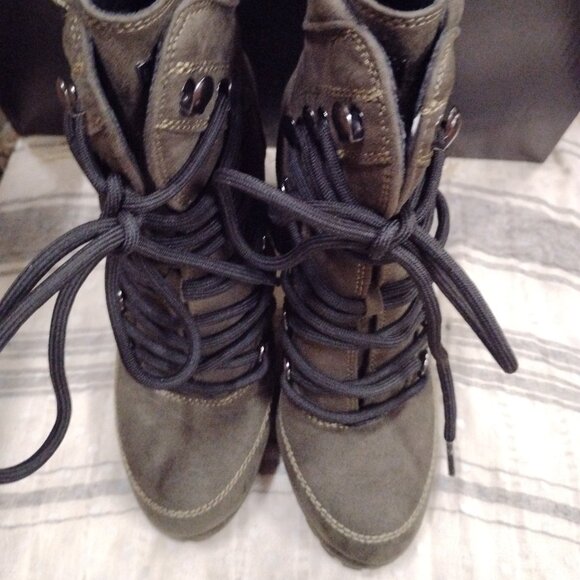 DKNY Lenni Microsuede Lace Up Platform Combat Bootie Sz 5.5 - Picture 4 of 5